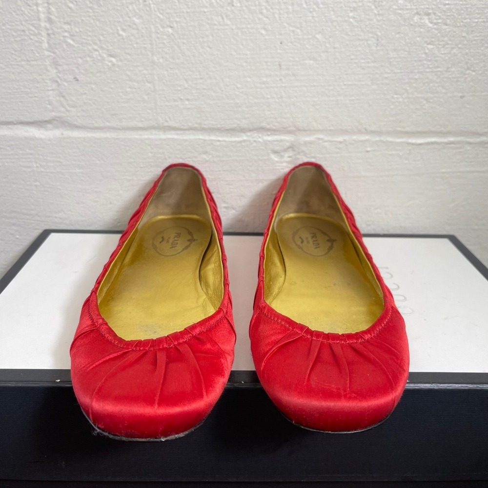 Vintage Prada Red Satin Pleated Ballet Flats Shoes Slip On Women 37.5 EU/7.5 US - Picture 3 of 14